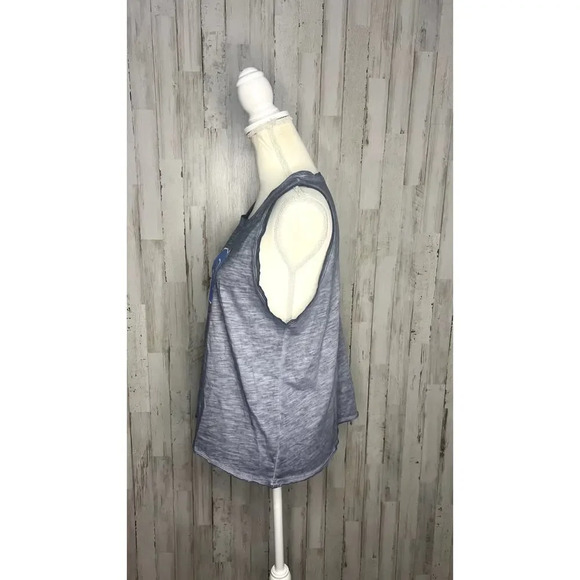 NWT UNC Tar Heels Ombre Gray Sleeveless Tank Top Women's Large Summer Casual - Picture 4 of 4